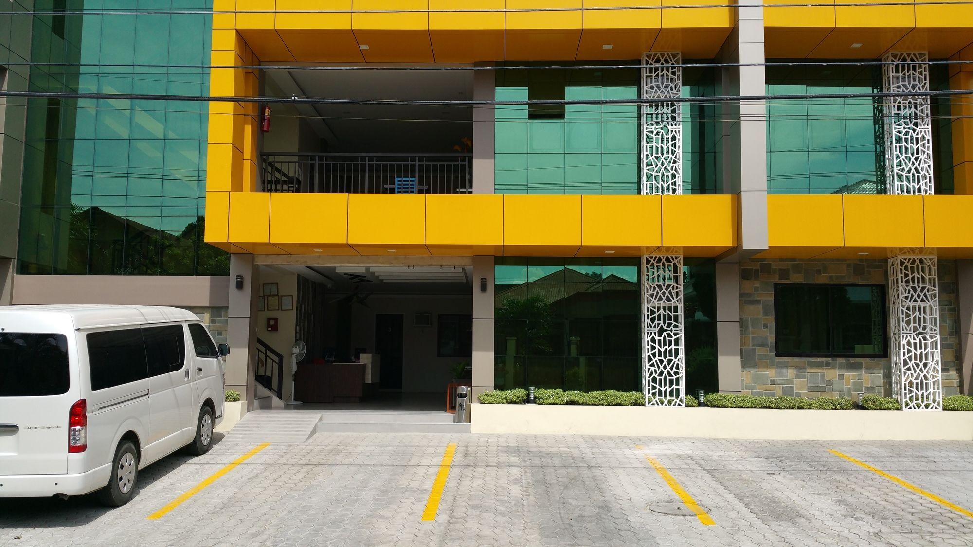 Marton Suites Davao City Extérieur photo